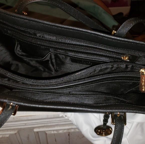 Bought the wrong size MK bag. - Picture 2 of 5